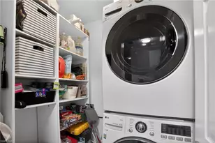 519 Roma Ct, Naples, FL 34110 - Photo 26