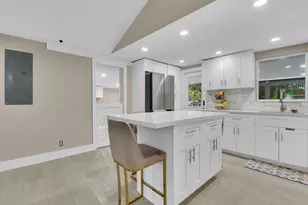 2180 Della Dr, Naples, FL 34117 - Photo 4