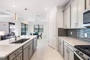 25594 Shoreline Gaze Dr, Bonita Springs, FL 34135 - Photo 10
