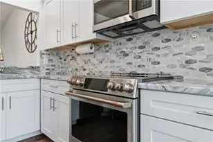 732 Woodshire Ln, Naples, FL 34105 - Photo 4