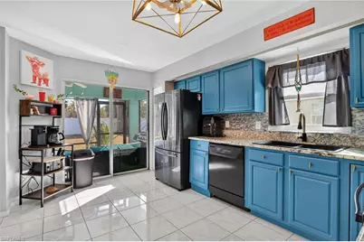 1105 SW 11th Pl, Cape Coral, FL 33991 - Photo 12