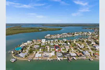 135 Tahiti Cir, Naples, FL 34113 - Photo 4