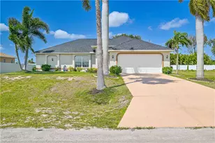 1214 NE 14th Pl, Cape Coral, FL 33909 - Photo 2