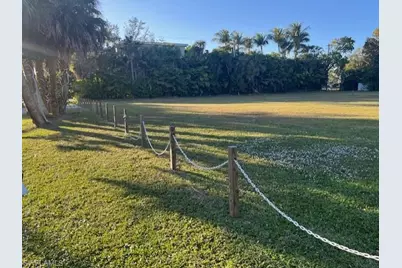 680 Park St, Naples, FL 34102 - Photo 4
