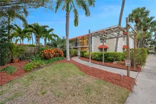 2555 Tamiami Trl N, Naples, FL 34103 - Photo 2