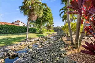 667 Bridge Way Ln, Naples, FL 34108 - Photo 2