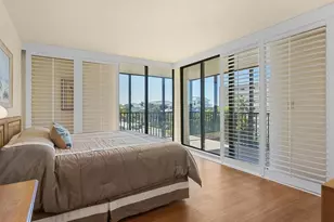 10482 Gulf Shore Dr, Naples, FL 34108 - Photo 18