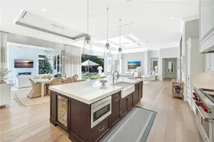 680 Wedge Dr, Naples, FL 34103 - Photo 10