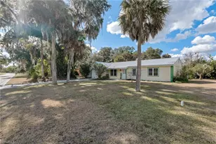 4003 S Edgewater Cir, Labelle, FL 33935 - Photo 2