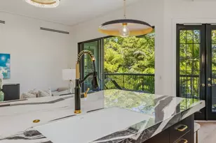 705 10th St S, Naples, FL 34102 - Photo 10