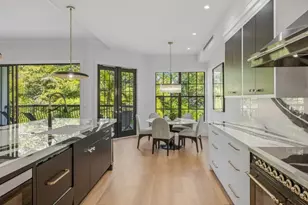 705 10th St S, Naples, FL 34102 - Photo 4