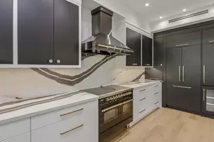 705 10th St S, Naples, FL 34102 - Photo 12