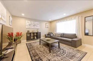 4605 Bayshore Dr, Naples, FL 34112 - Photo 4