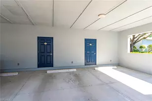 401 Courtside Dr, Naples, FL 34105 - Photo 20