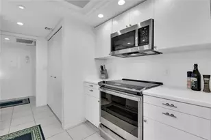 6101 Pelican Bay Blvd, Naples, FL 34108 - Photo 14