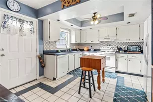 180 Cypress Way E, Naples, FL 34110 - Photo 8