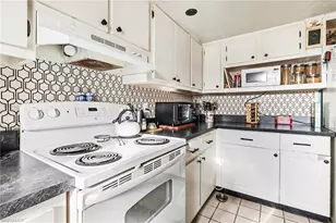 180 Cypress Way E, Naples, FL 34110 - Photo 10