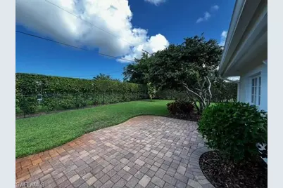 321 Burning Tree Dr, Naples, FL 34105 - Photo 16
