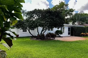 321 Burning Tree Dr, Naples, FL 34105 - Photo 22