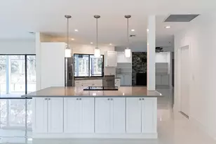 5588 Wendy Ln, Naples, FL 34112 - Photo 6