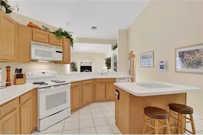 6687 Huntley Ln S, Naples, FL 34104 - Photo 10