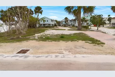 136 Madison Ct, Fort Myers Beach, FL 33931 - Photo 12