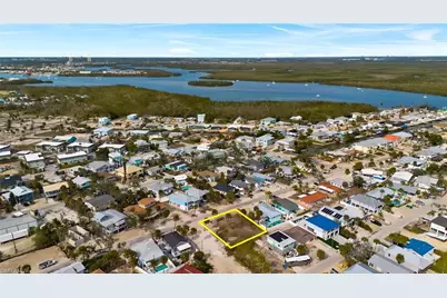 136 Madison Ct, Fort Myers Beach, FL 33931 - Photo 16