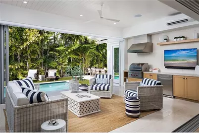 1040 2nd St S, Naples, FL 34102 - Photo 12