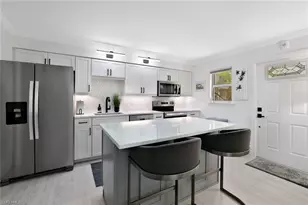 960 7th St S, Naples, FL 34102 - Photo 2