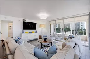 11118 Gulf Shore Dr, Naples, FL 34108 - Photo 6