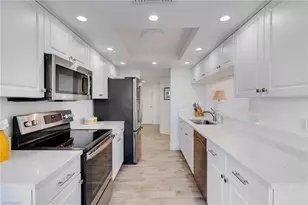 11118 Gulf Shore Dr, Naples, FL 34108 - Photo 14