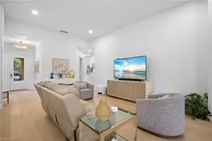 2729 Island Pond Ln, Naples, FL 34119 - Photo 10