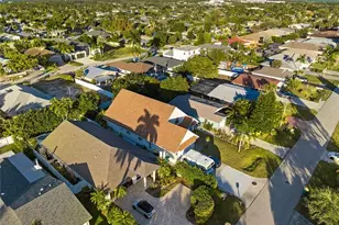 739 102nd Ave N, Naples, FL 34108 - Photo 4