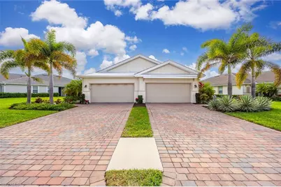 14610 Edgewater Cir, Naples, FL 34114 - Photo 4