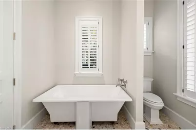 572 7th Ave N, Naples, FL 34102 - Photo 8