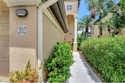 190 Vintage Cir #202, Naples, FL 34119 - Photo 4