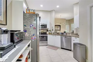 190 Vintage Cir, Naples, FL 34119 - Photo 12