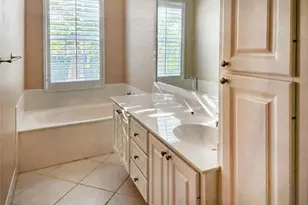 5417 Cove Cir, Naples, FL 34119 - Photo 18