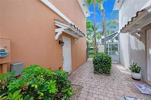 5417 Cove Cir, Naples, FL 34119 - Photo 4
