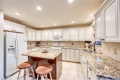 185 Lake Point Ln #8B, Naples, FL 34112 - Photo 4