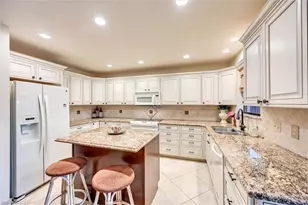 185 Lake Point Ln, Naples, FL 34112 - Photo 4