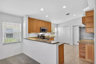 7611 Cameron Cir, Fort Myers, FL 33912 - Photo 4