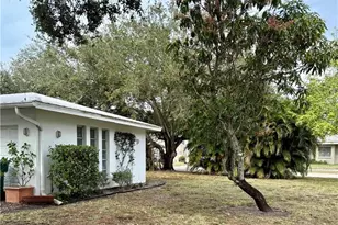 347 Burning Tree, Naples, FL 34105 - Photo 8