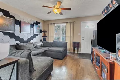 398 Leawood Cir, Naples, FL 34104 - Photo 4