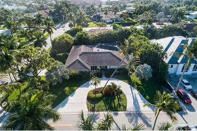 748 Willowhead Dr, Naples, FL 34103 - Photo 4