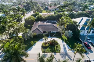 748 Willowhead Dr, Naples, FL 34103 - Photo 4