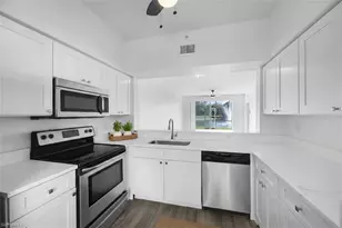 3250 Cypress Glen Way, Naples, FL 34109 - Photo 2