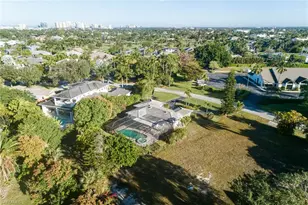 700 Bow Line Dr, Naples, FL 34103 - Photo 10