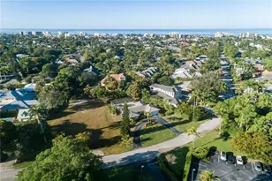 700 Bow Line Dr, Naples, FL 34103 - Photo 4