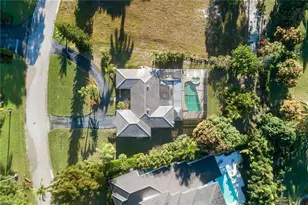 700 Bow Line Dr, Naples, FL 34103 - Photo 8